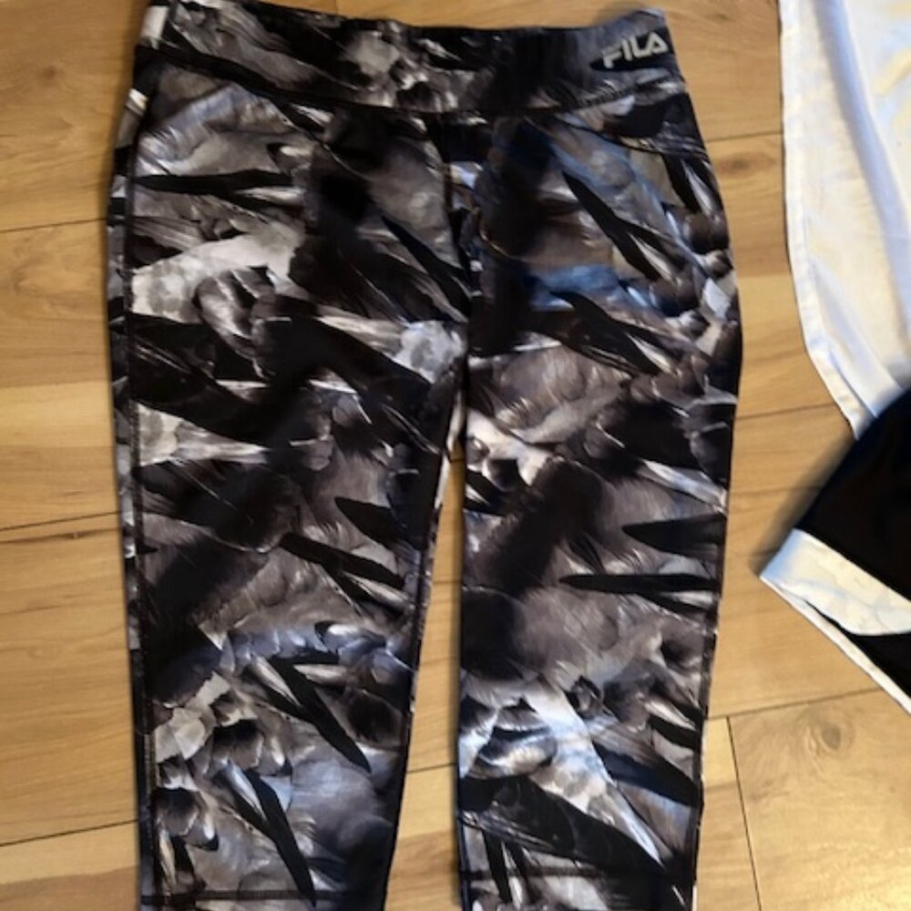 fila size  medium  active wear black gray pants womens leggings capris athletic